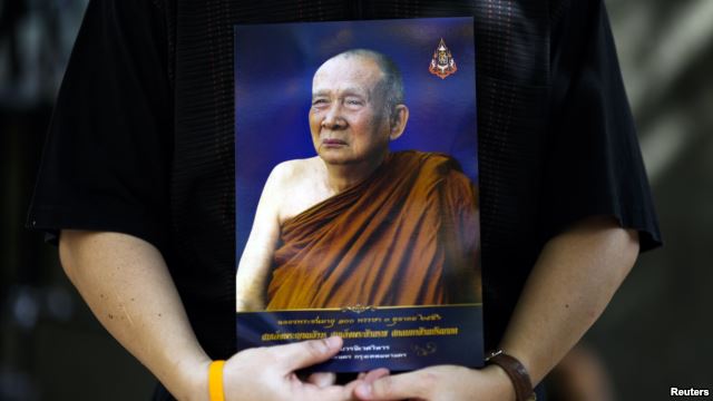 Ivory Urn for Top Thai Buddhist's Remains Sparks Debate