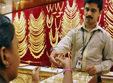 Gold price hits 3-month high on global cues