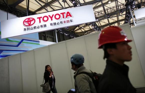 China's regulators probe foreign luxury car brands