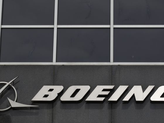 Boeing, politicians celebrate 777X wing plant construction