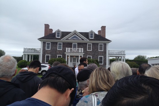 Early Birds Line Up For Dibs on Stuffed Parrot, Chinese Porcelain