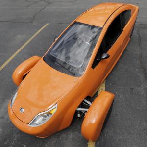 Three-wheeled commuter car moves closer to going on sale