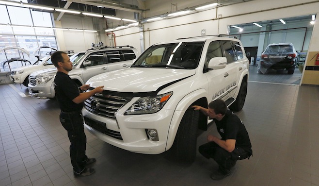 Russia May Ban Car Imports if West Imposes New Sanctions, Sources Say