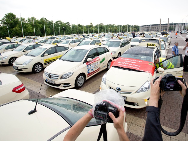 US Government Wants to Make Cars Talk to Each Other