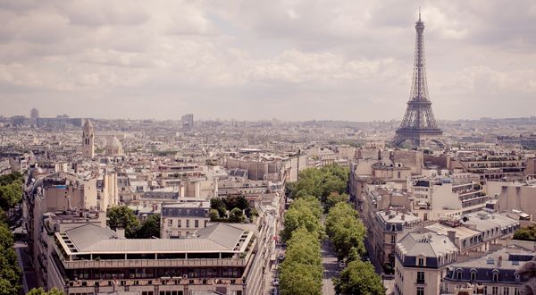 Paris property buyers bank on Hollande defeat