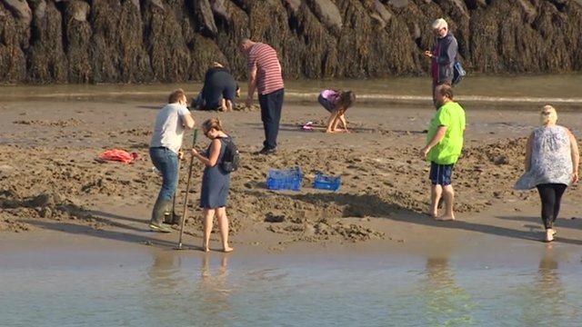 Gold bullion worth £10000 buried on Folkestone beach