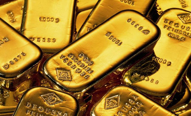 Hedge funds cut gold bullish bets as bullion recovery stalls