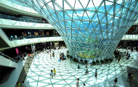 World's largest duty-free shop opens in Sanya