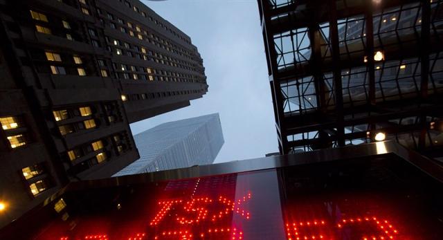 Canadian Stocks Fall After Record as Crude, Gold Prices Decline