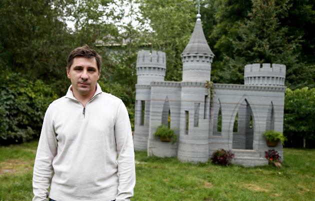 Minnesota man builds castle with 3-D concrete printer
