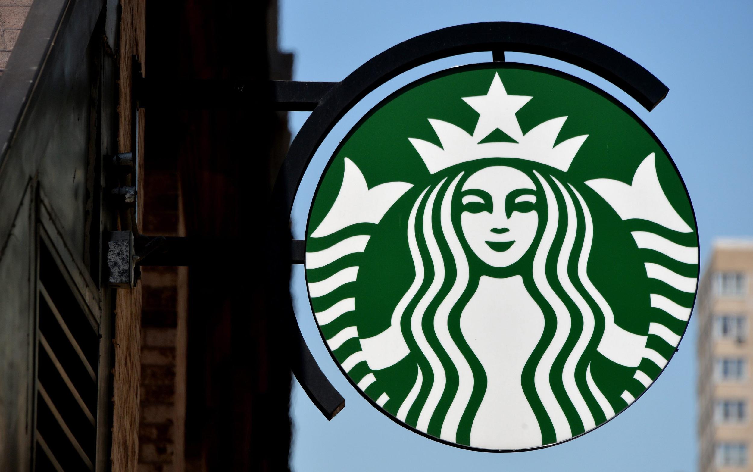 Starbucks Apologizes for Refusing Customer with Service Dog