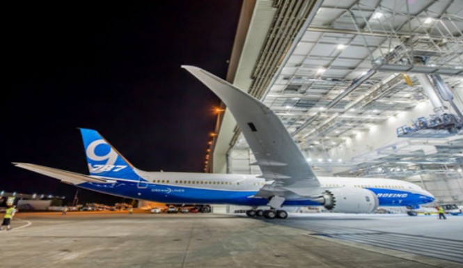 United adds larger Boeing Dreamliner