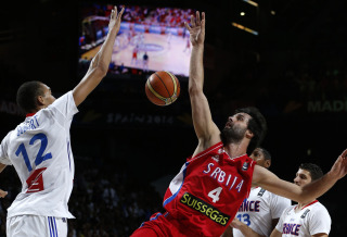 Serbia holds off furious French comeback, wins to advance to gold medal game …