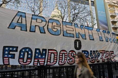 Argentines hoard US dollars as peso devaluation looms
