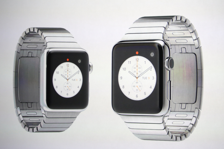 Wait for the second generation of the Apple Watch, analysts say