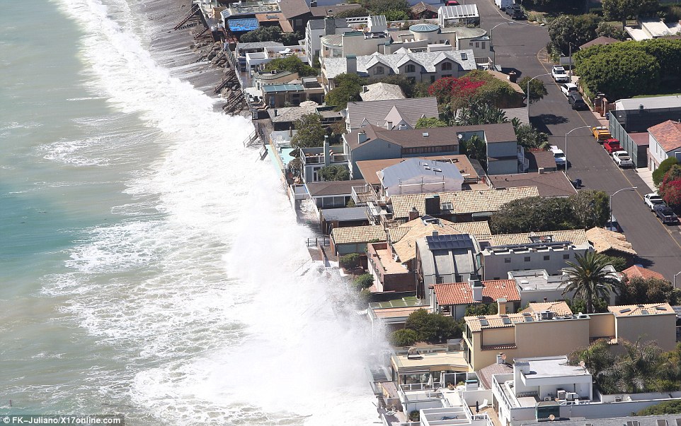 Celebrities' Malibu homes battered by huge waves