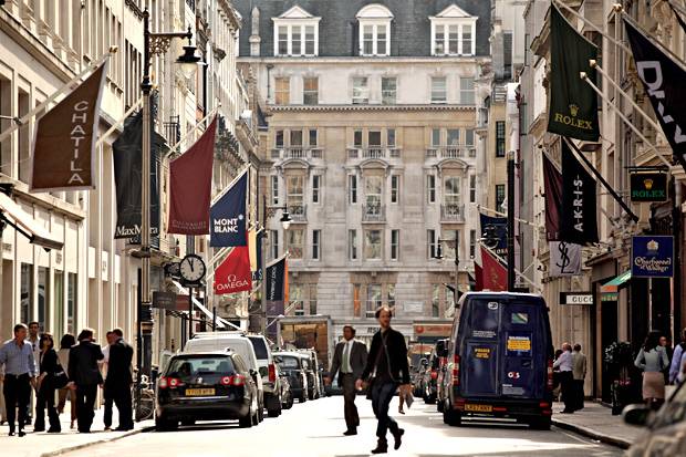 London's luxury brands woo Chinese tourists