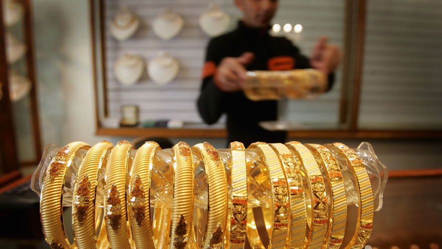 Gold posts third straight weekly loss