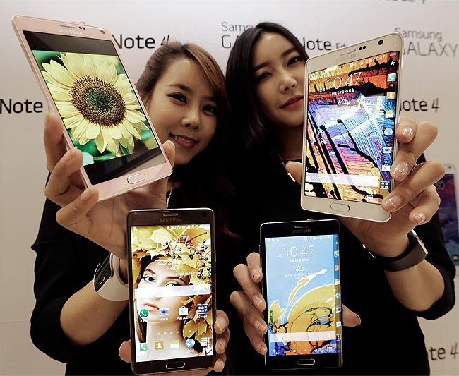 Samsung launches Note 4 'phablet' ahead of schedule