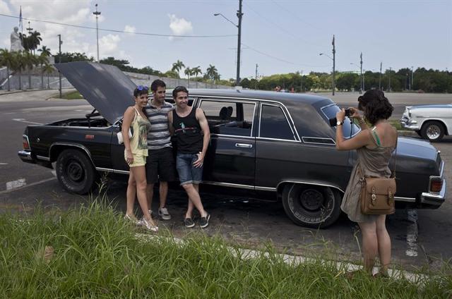 Taxi! Soviet-era limos that once belonged to Fidel Castro now chauffeur …