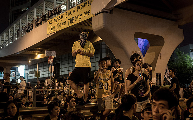 Hong Kong protesters try to win over tourists