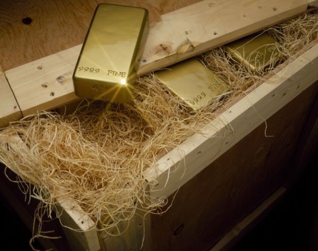 Is China Hoarding Gold to Challenge the U.S. Dollar?