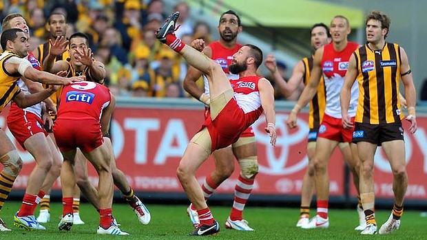 Sun rises for Swan Nick Malceski with three-year Gold Coast deal