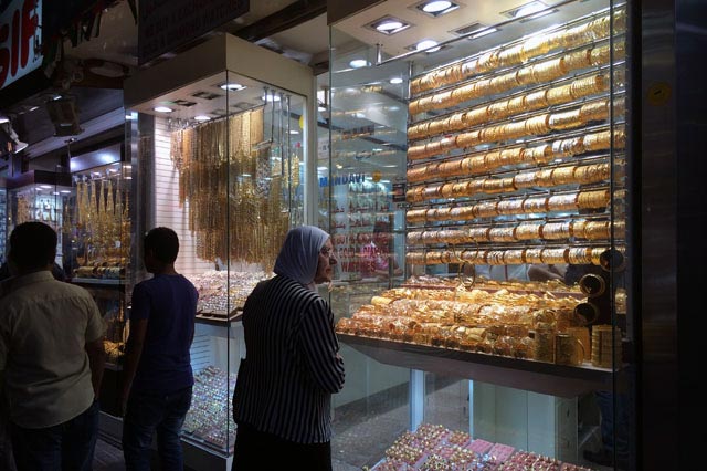 Gold sales surge in Dubai as prices slump