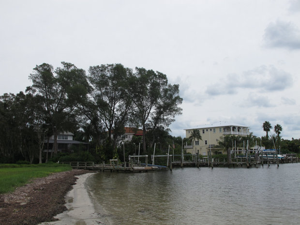 Waterfront home buyers pay for it in Sarasota, Bradenton
