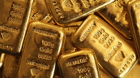 Gold Turns Higher After Fed Frets Over Strong Dollar