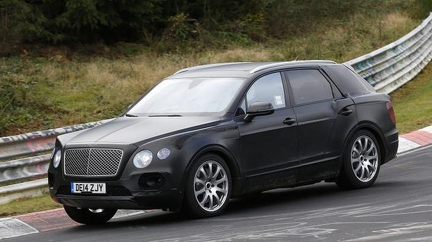 Bentley SUV spied at the 'Ring