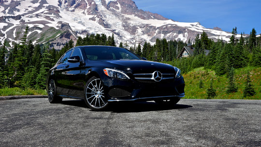 Video: The Mercedes-Benz C300 is Upwardly Mobile