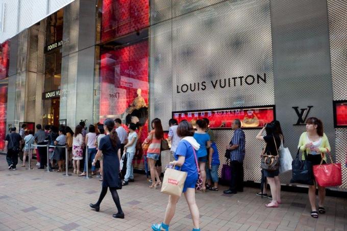 A New Report Says Ebola Is the Cause of Decreasing Sales at Luxury Retailers