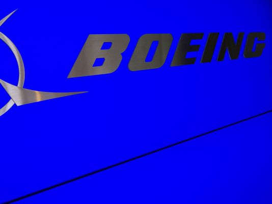 Boeing lands $4.9 billion jet order