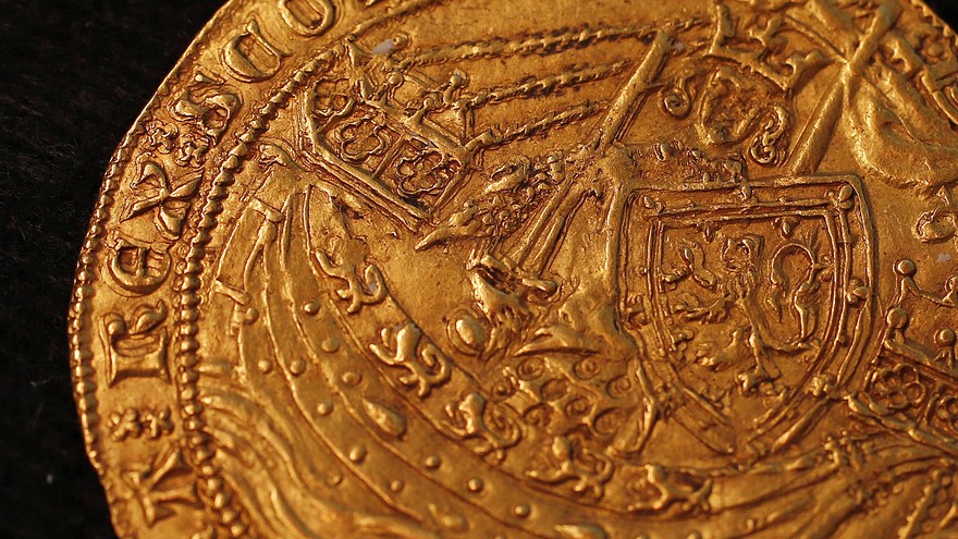 Gold prices ride mounting global growth concerns to more gains