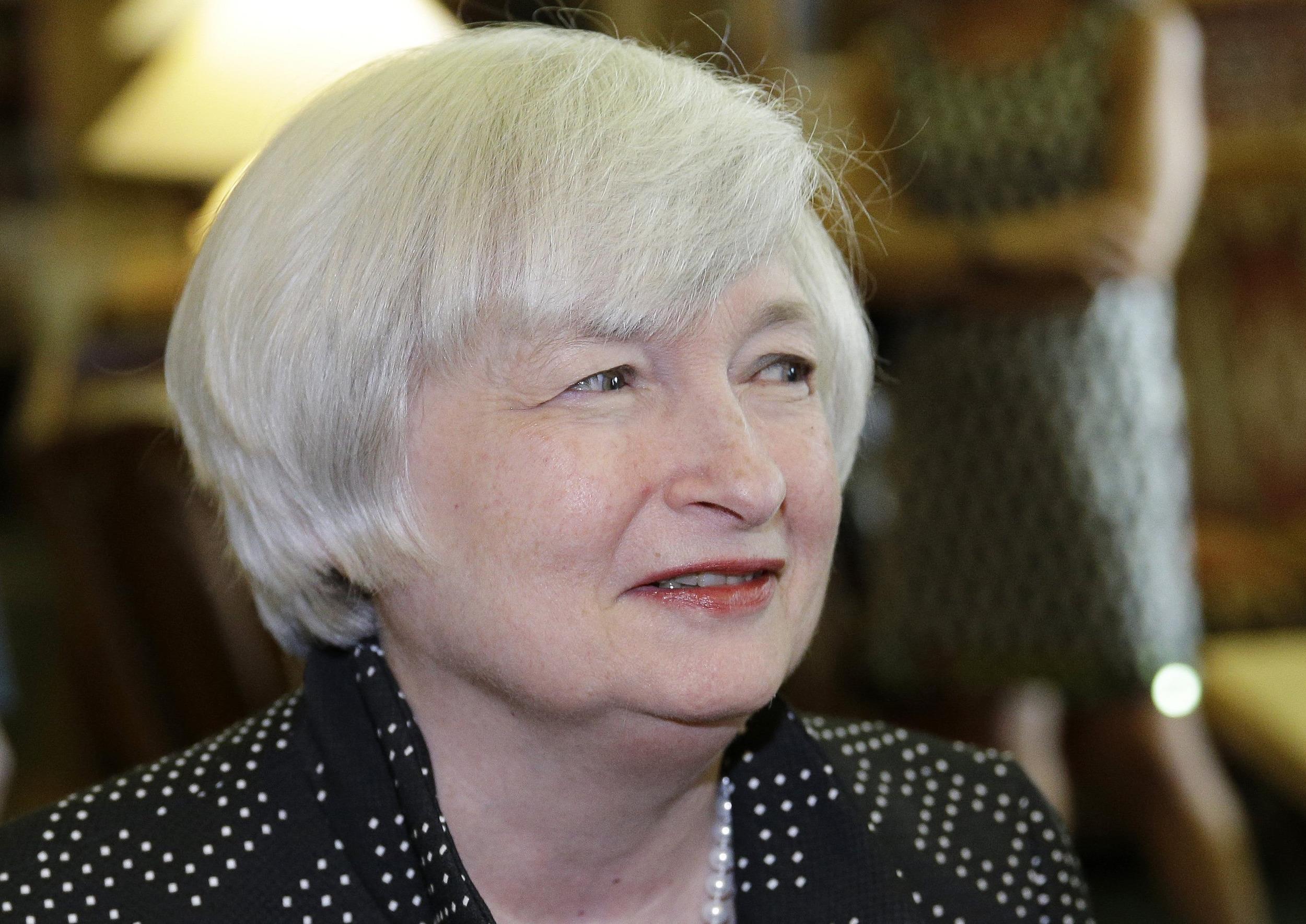 Federal Reserve Pledges to Keep Interest Rates Near Zero