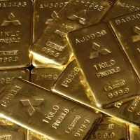 PRECIOUS-Gold flat, supported by slowdown worries; outlook seen weak