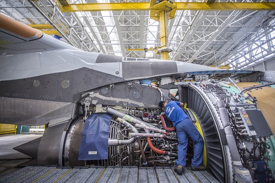 Rolls-Royce Warns on Profit As Global Economy Slows