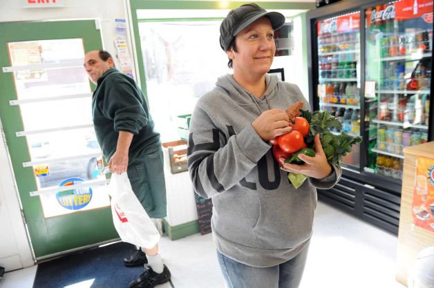 Growing grocery options still leave some in food 'deserts'