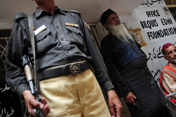 Robbers raid top Pakistan charity, steal USD$400000