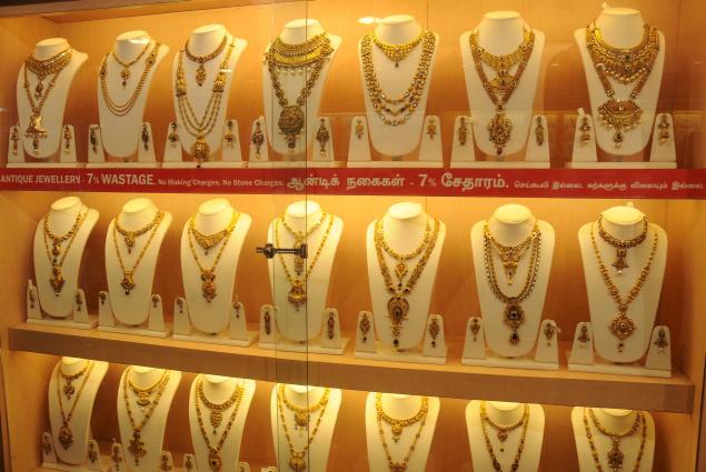 Gold, silver rebound on festive buying, global cues