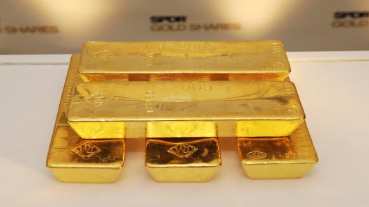 PRECIOUS-Gold ticks up near one-month high on slowing China growth