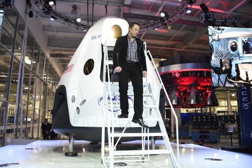 Internet moguls Musk, Bezos shake up US space race