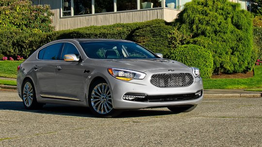 Video: With the K900, Kia Takes a Shot Beyond the 3-Point Line
