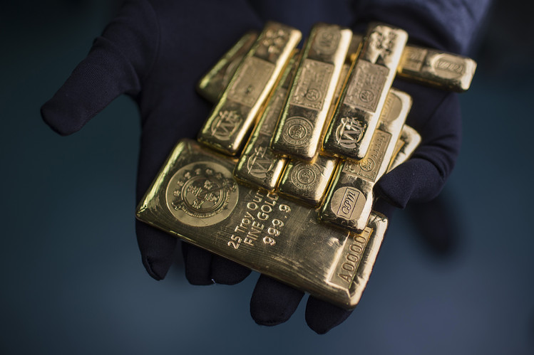 Gold Futures Rise to Six-Week High